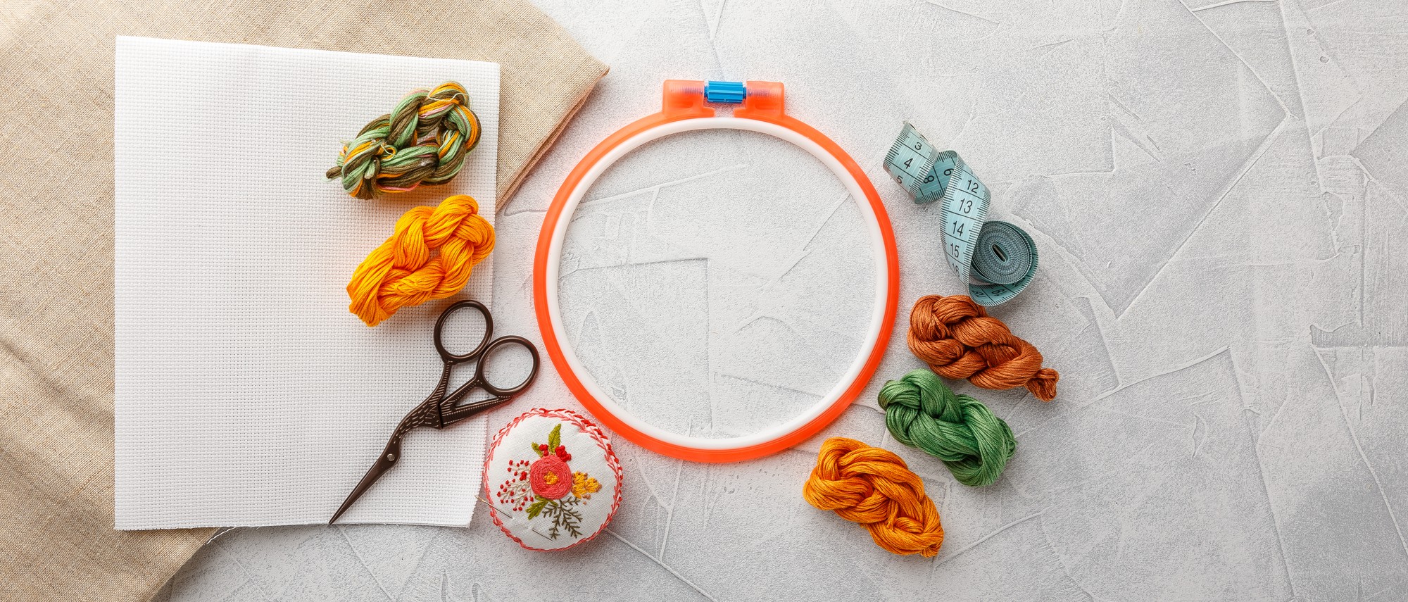 Kit corso ricamo con filo, ago e telaio